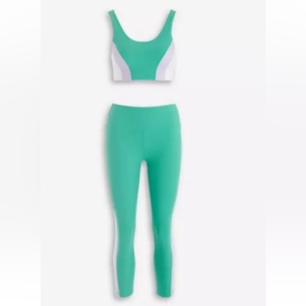 NWT Wilo The Label 2 Piece Workout Set- Apple. Sport Bra & Leggings. Women’s L